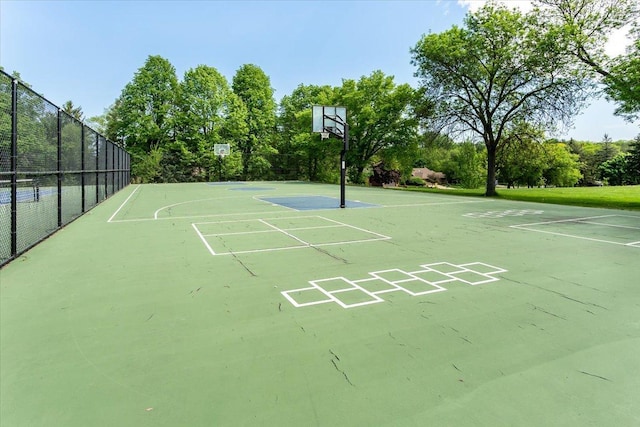 10382 Juniper Ln, Eden Prairie, MN 55347 - view of home's community with community basketball court