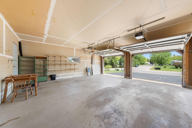 39094 Riverside Ct, North Branch, MN 55056 - garage with a garage door opener