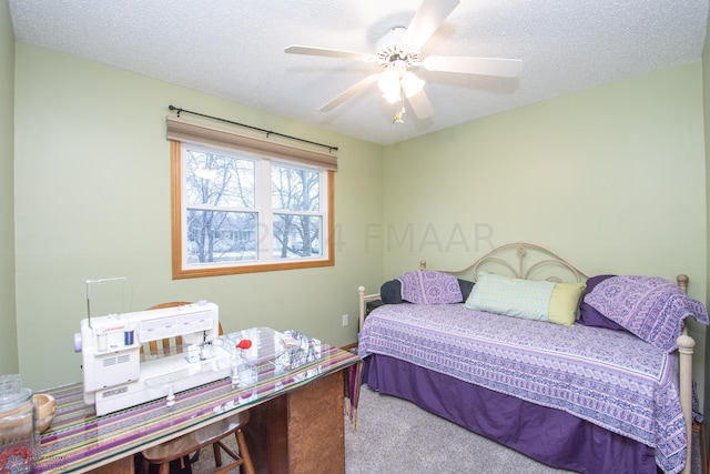 bedroom featuring carpet floors, a textured ceiling, and a ceiling fan