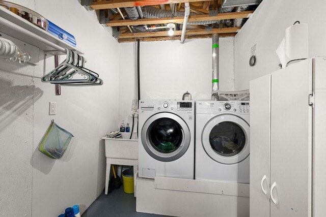 23324 Tioga Beach Rd, Cohasset, MN 55721 - laundry area with independent washer and dryer