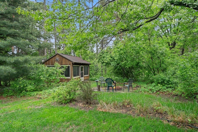 14 Overlook Rd, Dellwood, MN 55110 - view of yard with an outbuilding