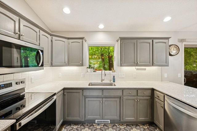 5101 201st St N, Forest Lake, MN 55025 - kitchen with appliances with stainless steel finishes, a sink, gray cabinets, backsplash, and recessed lighting