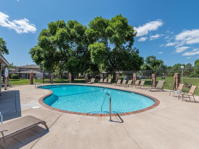 6540 84th Ct N, Brooklyn Park, MN 55445 - community pool with a patio