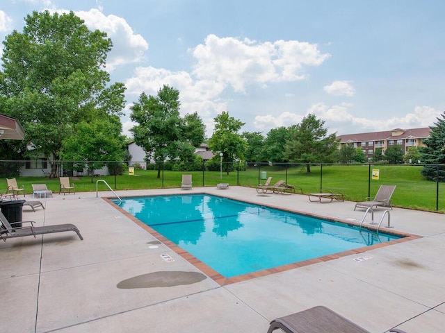 6540 84th Ct N, Brooklyn Park, MN 55445 - community pool with a patio area
