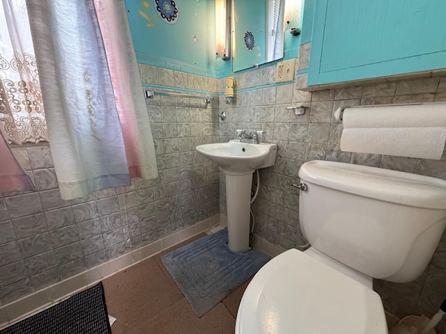 205 Lake Park Blvd, Fairmont, MN 56031 - half bathroom featuring toilet