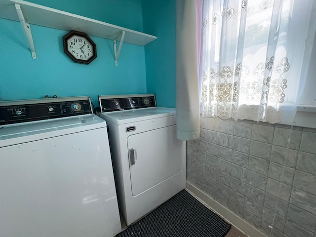 205 Lake Park Blvd, Fairmont, MN 56031 - laundry room featuring washing machine and clothes dryer