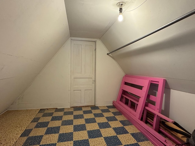 205 Lake Park Blvd, Fairmont, MN 56031 - bonus room with vaulted ceiling