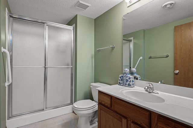 2970 Western Ave N, Roseville, MN 55113 - full bathroom featuring a textured ceiling, toilet, a shower stall, and vanity
