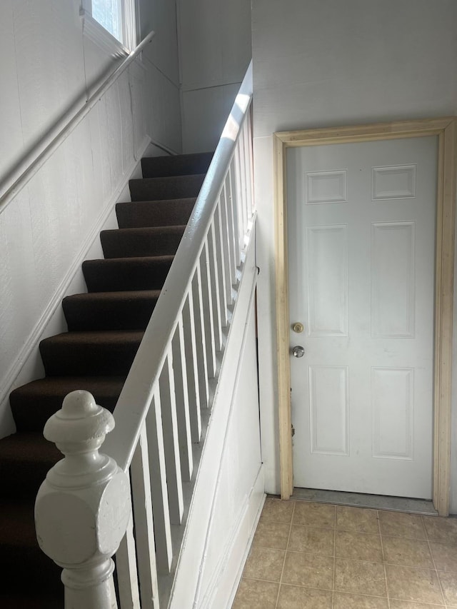 1030 28th Ave NE, Minneapolis, MN 55418 - view of stairway