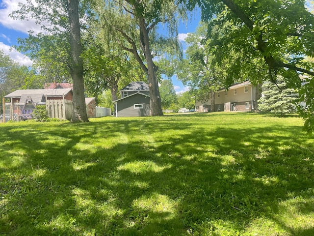 309 4th St, Marshall, MN 56258 - view of yard