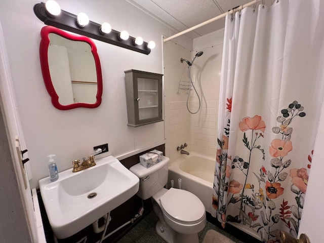 11216 State Highway 27, Beaver Twp, MN 55783 - full bath with toilet, a sink, and shower / tub combo