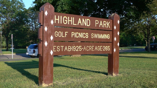1215 Eleanor Ave, Saint Paul, MN 55116 - community / neighborhood sign featuring a yard