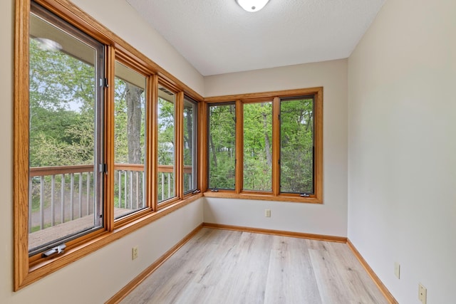 4306 Woods Way, Minnetonka, MN 55345 - unfurnished sunroom featuring baseboards, wood finished floors, and a textured ceiling