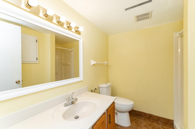 full bath featuring curtained shower, toilet, vanity, and tile patterned flooring