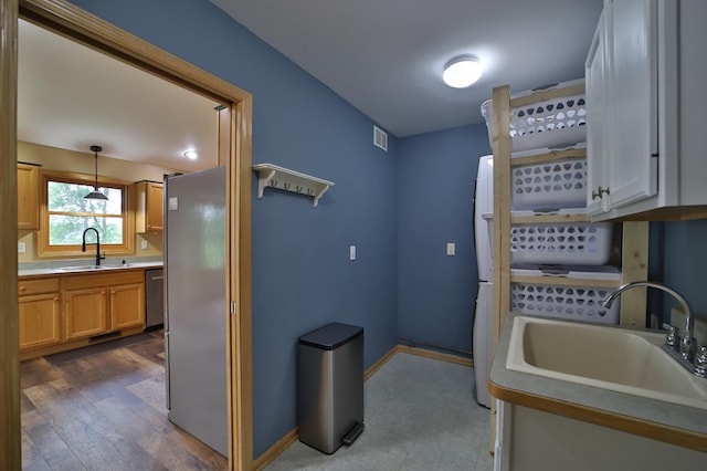 4741 Briarwood Ln, Baxter, MN 56425 - kitchen with appliances with stainless steel finishes, light countertops, and hanging light fixtures