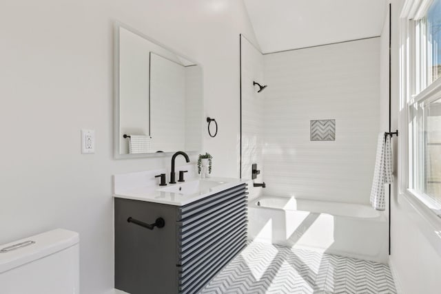 1022 Fairview Ave S, Saint Paul, MN 55116 - full bath featuring toilet, shower / tub combination, vanity, and plenty of natural light