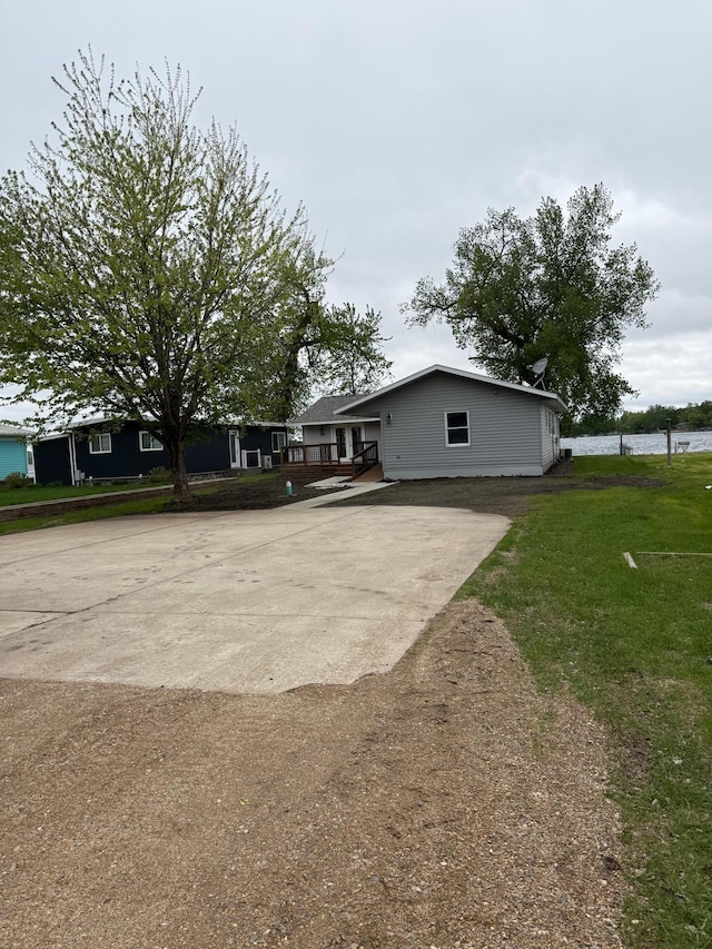 14646 Tradewinds Rd, Lake Eunice Twp, MN 56511 - view of front facade with a front yard and concrete driveway