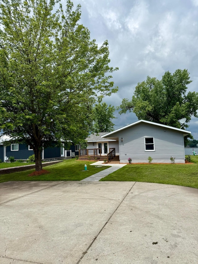 14646 Tradewinds Rd, Lake Eunice Twp, MN 56511 - view of front of home featuring a front yard and covered porch