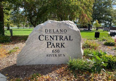 1165 Woods Creek Dr S, Delano, MN 55328 - community / neighborhood sign featuring a lawn