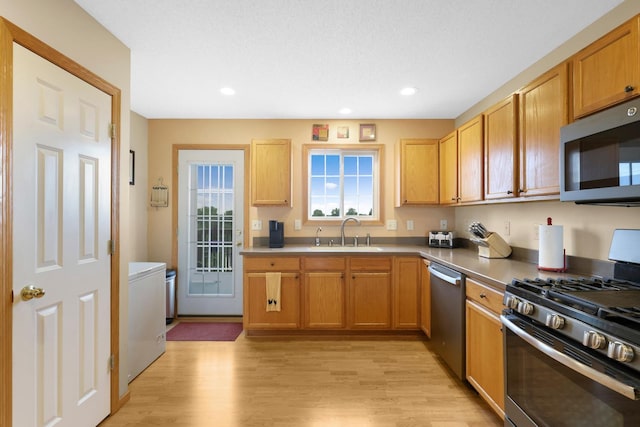 2245 198th St W, Faribault, MN 55021 - kitchen with stainless steel appliances, a sink, light wood-type flooring, recessed lighting, and light countertops
