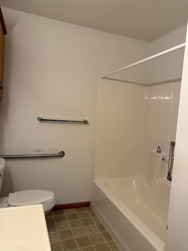 446 30th St N, Moorhead, MN 56560 - bathroom with toilet, baseboards, a textured ceiling, and tub / shower combination