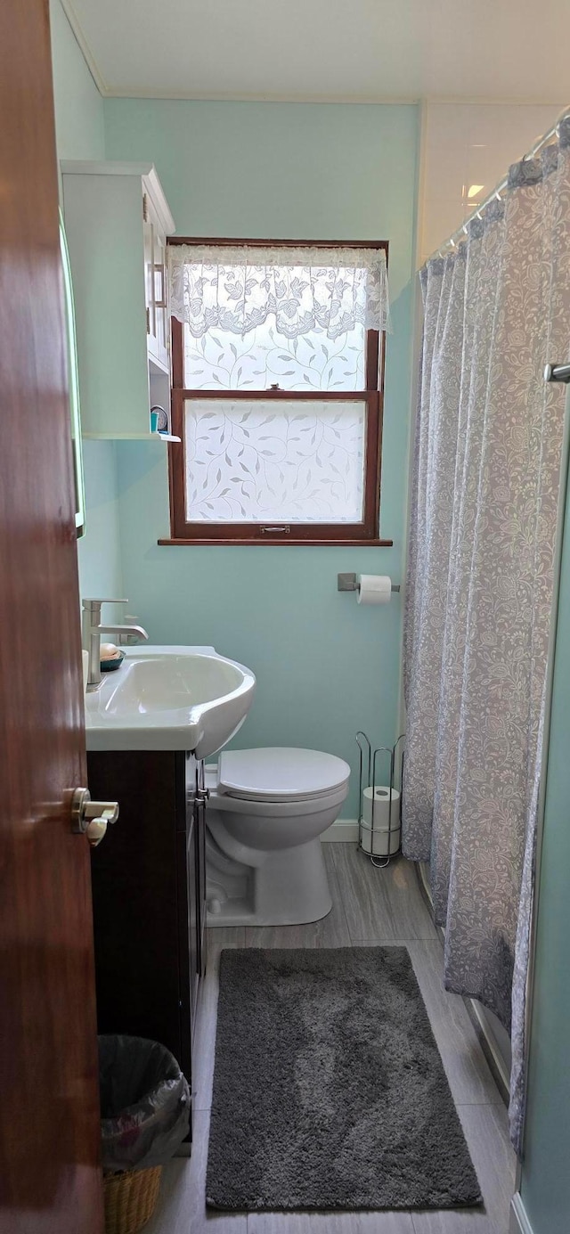 114 6th Ave, Albert Lea, MN 56007 - full bathroom featuring vanity, wood tiled floors, toilet, and a shower with shower curtain
