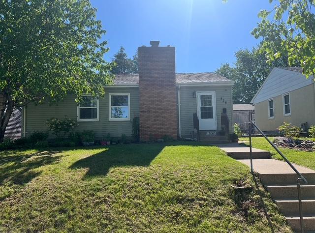 828 Howard St N, Saint Paul, MN 55119 - view of front facade with a front yard and a chimney