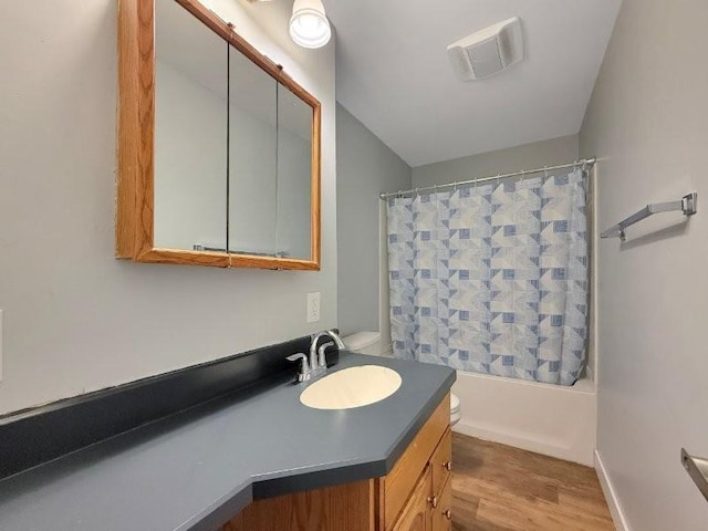 306 Blinkman St, Fairmont, MN 56031 - bathroom featuring wood finished floors, toilet, vanity, and shower / bath combination with curtain