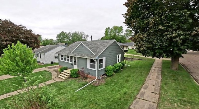 306 Blinkman St, Fairmont, MN 56031 - view of front of house with a front yard and a shingled roof