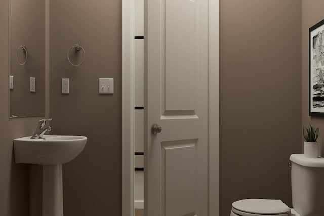 402 Redwood St N, Cambridge, MN 55008 - half bathroom featuring toilet
