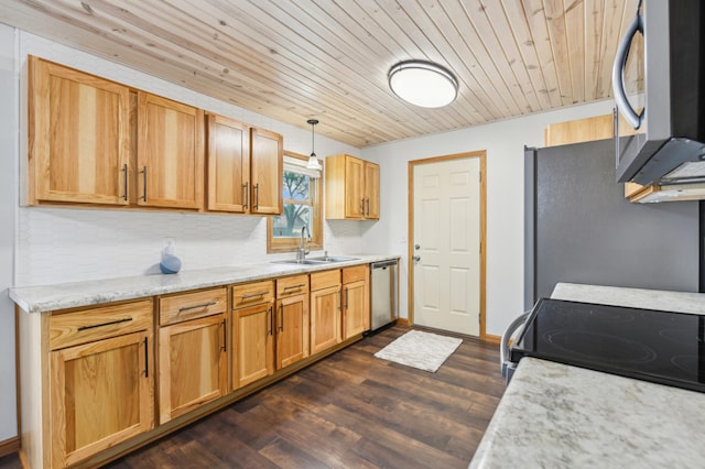 kitchen with appliances with stainless steel finishes, a sink, wood ceiling, dark wood-style flooring, and decorative light fixtures