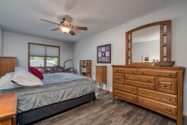 45 Restless Ct Unit 101, North Mankato, MN 56003 - bedroom featuring dark wood finished floors, a textured ceiling, and a ceiling fan