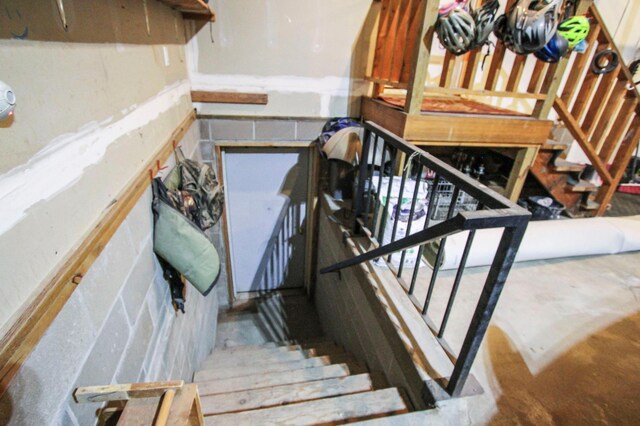 10551 Shore Dr, Merrifield, MN 56465 - view of staircase