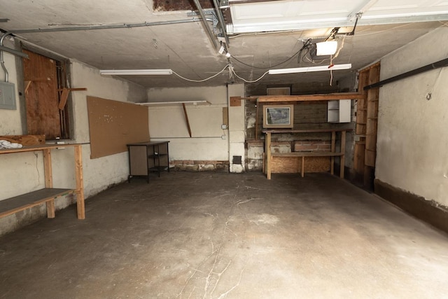 139 Annapolis St E, Saint Paul, MN 55118 - garage featuring a garage door opener and electric panel