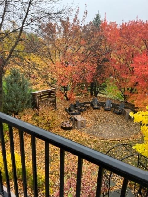 2907 Cougar Path NW, Prior Lake, MN 55372 - view of yard with a balcony