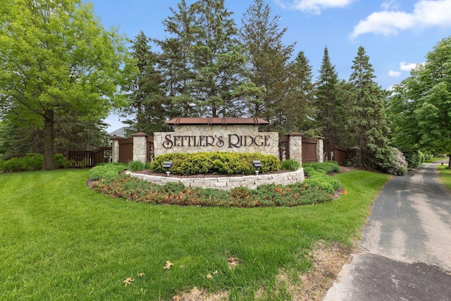 18764 Farmstead Cir, Eden Prairie, MN 55347 - community / neighborhood sign featuring a lawn