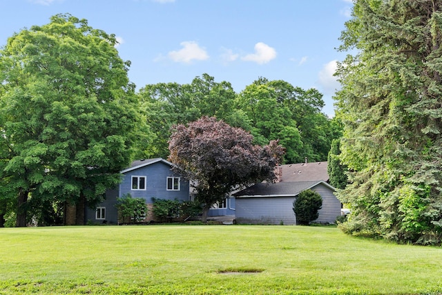 6880 Sunnyslope Dr, Maple Grove, MN 55311 - view of green lawn