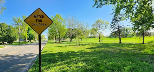 410 Wedgewood Rd, Albert Lea, MN 56007 - view of community featuring a lawn