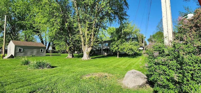 410 Wedgewood Rd, Albert Lea, MN 56007 - view of grassy yard with an outbuilding