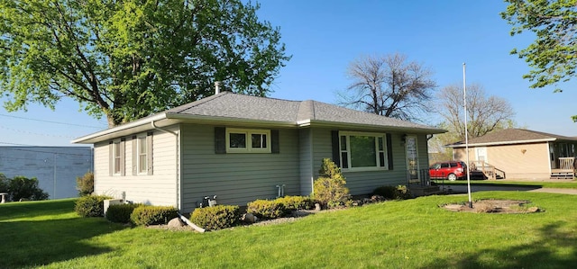 621 16th St, Albert Lea, MN 56007 - view of side of home featuring a lawn
