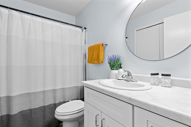 1030 Pond View Ct, Vadnais Heights, MN 55127 - bathroom featuring vanity, toilet, and a shower with curtain