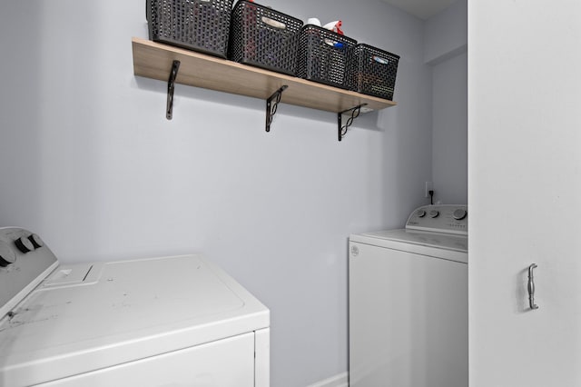1030 Pond View Ct, Vadnais Heights, MN 55127 - laundry room featuring washing machine and clothes dryer