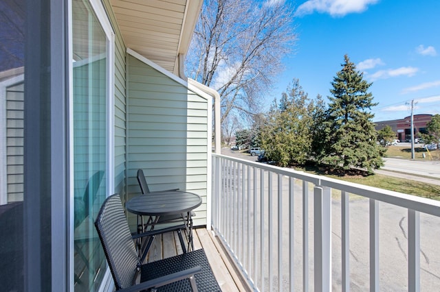 1030 Pond View Ct, Vadnais Heights, MN 55127 - view of balcony