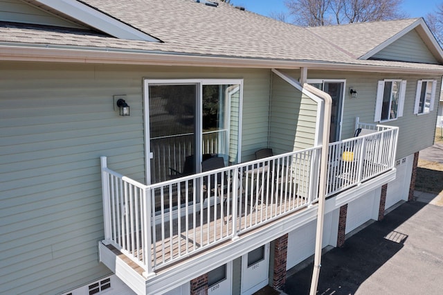 1030 Pond View Ct, Vadnais Heights, MN 55127 - wooden deck featuring a garage