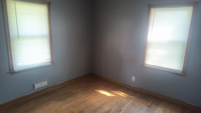 1339 Payne Ave, Saint Paul, MN 55101 - unfurnished room featuring dark wood finished floors and baseboards