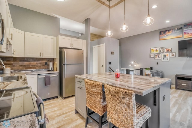 2814 26th Street Cir S, Moorhead, MN 56560 - kitchen with stainless steel appliances, a sink, light wood-style floors, decorative backsplash, and recessed lighting
