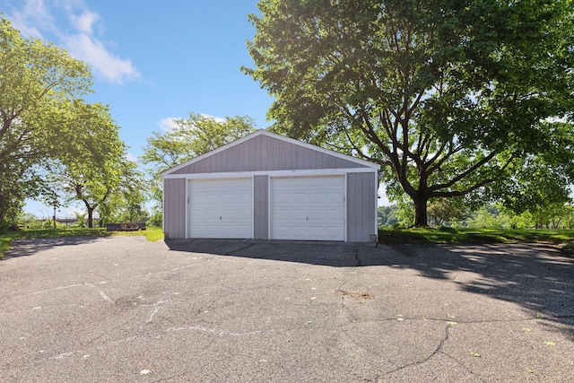 285 Cliff St Unit 4, Saint Paul, MN 55102 - view of detached garage