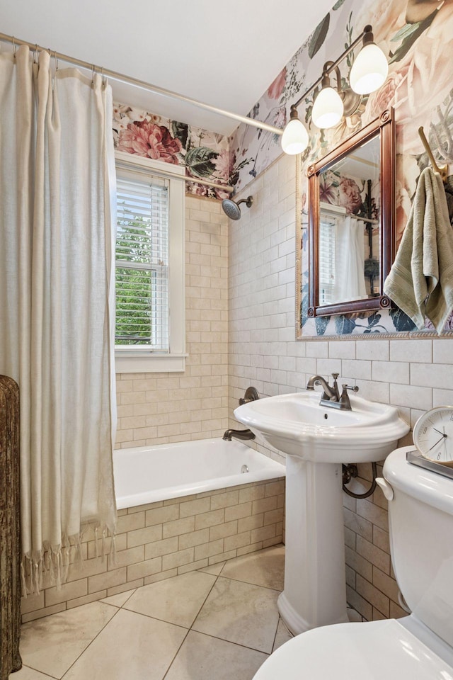 285 Cliff St Unit 4, Saint Paul, MN 55102 - bathroom featuring toilet, tiled shower / bath combo, tile walls, and tile patterned floors