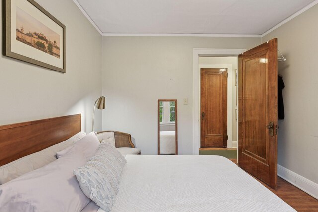 285 Cliff St Unit 4, Saint Paul, MN 55102 - bedroom featuring wood finished floors, crown molding, and baseboards