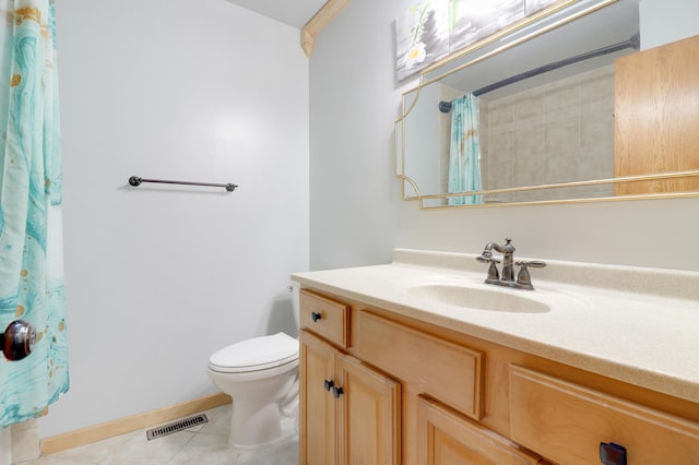 2515 Belmont Ln E, North Saint Paul, MN 55109 - bathroom with tile patterned flooring, toilet, vanity, baseboards, and a shower with shower curtain